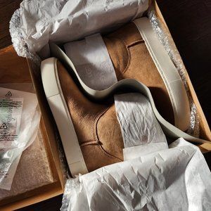 UGG Lynus Mini Boot (NWT)